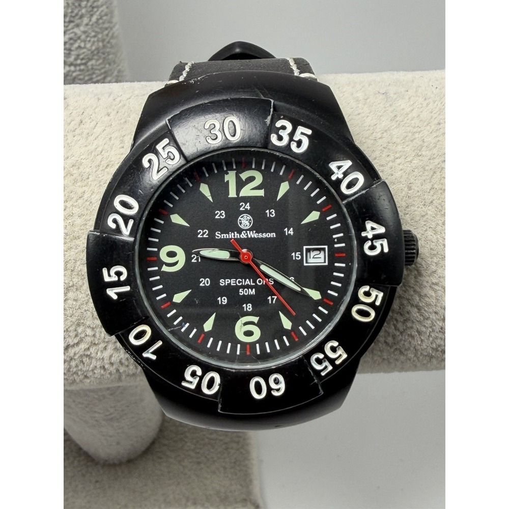 Smith & Wesson Special Ops Mens Watch New Battery 42MM 8" Leather‎ Band